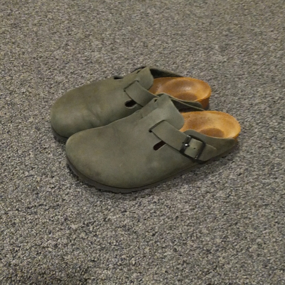 Birkenstock Bostons Papillio!!! Size 6 Womens! Lovely dark olive💚
